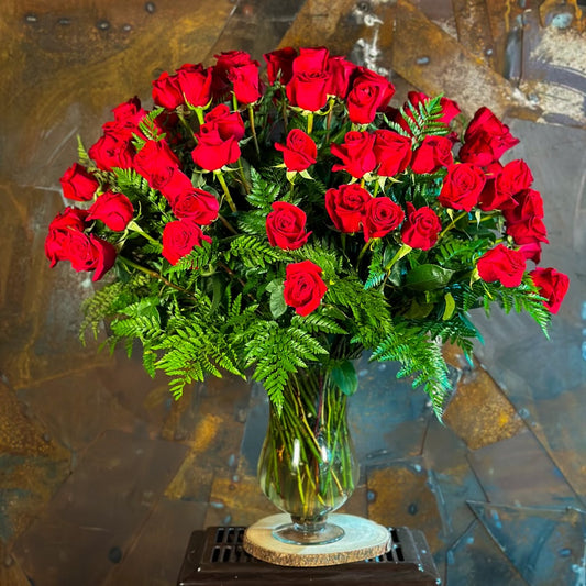 100 Red Roses In Vase